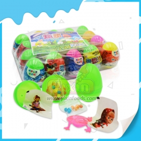 ovo com brinquedo e doce