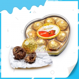 8 pedaços de chocolate em formato de coração