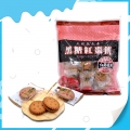 Biscoito de açúcar mascavo e tâmaras vermelhas, item saudável e popular 