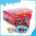 Delicioso doce macio com mistura de framboesa e mirtilo 