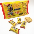 Biscoito quadrado de gema sabor queijo salgado super viviga 