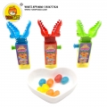 Jujubas com sabor de frutas e brinquedo em formato de jacaré em promoção 