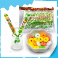 Apito de rolo colorido frutado com palito de doce 