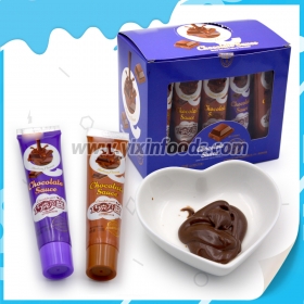 molho de chocolate em tubo