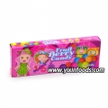 Doce de frutas vermelhas com cartão de brinquedo e adesivo 