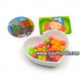 Doce de frutas vermelhas com cartão de brinquedo e adesivo 