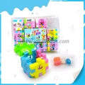 Caixa de brinquedos educativos de quebra-cabeça de desenho animado embalados em blocos de construção com doces de jujuba 